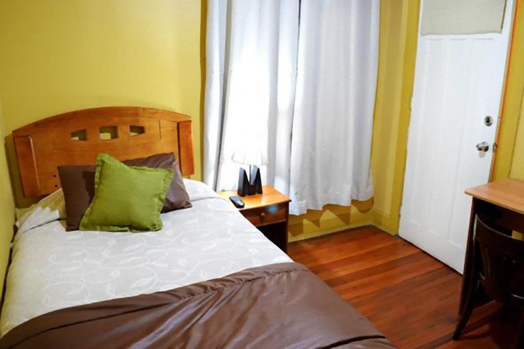 Hotel Almenas Santiago de Chile Zimmer foto