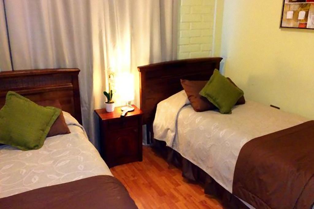 Hotel Almenas Santiago de Chile Zimmer foto